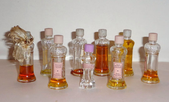 ENSEMBLE DE MINIATURES  DITES "COLONNE"