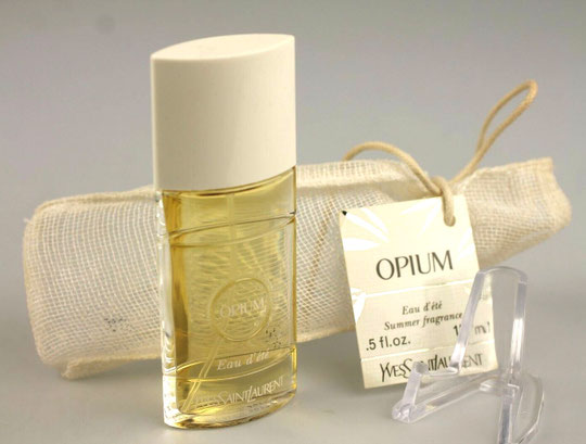 OPIUM - VAPORISATEUR EAU D'ETE 15 ML, PRESENTE DANS UN POCHON EN TULLE