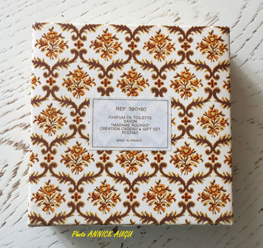 ROCHAS - COFFRET DE VOYAGE MADAME ROCHAS : ETIQUETTE SIGNALETIQUE