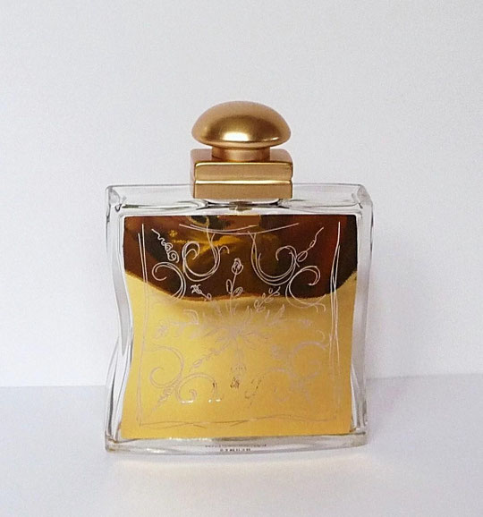 24 FAUBOURG - FLACON VAPORISATEUR EAU DE PARFUM 100 ML - FACADE DU FLACON PEINTE OR BRILLANT