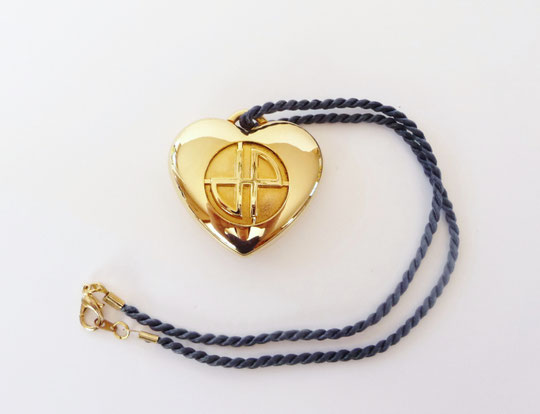 JEAN PATOU : SUBLIME PENDENTIF DONT LE COEUR CONTIENT DU PARFUM SOLIDE 