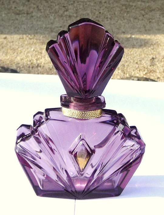 ELIZABETH TAYLOR'S : PASSION - RAVISSANT FLACON EN VERRE TEINTE MAUVE, PARFUM OU EAU DE PARFUM 50 ML