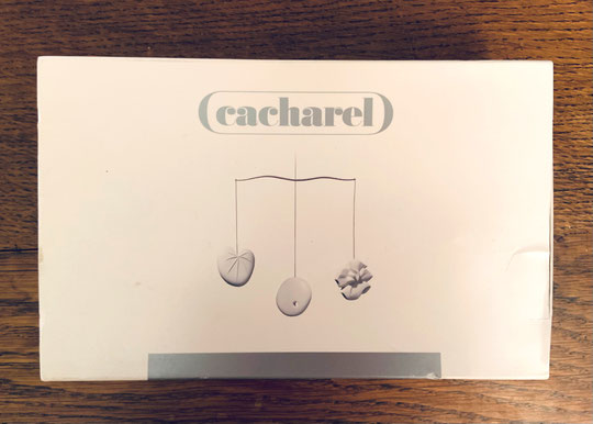 CACHAREL - MOBILE COMPOSE DE 3 CERAMIQUES A PARFUMER - BOÎTE FERMEE