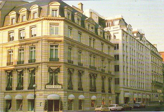 MAISON NINA RICCI - ANGLE DE L' AVENUE MONTAIGNE  ET DE LA RUE FRANCOIS 1er PARIS