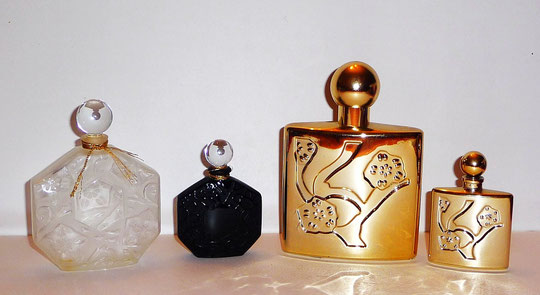 SERIE DE FLACONS EN VERRE ET FLACONS DORES