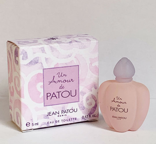UN AMOUR DE PATOU : SUPERBE MINIATURE EN VERRE OPALIN ROSE : EAU DE TOILETTE 5 ML