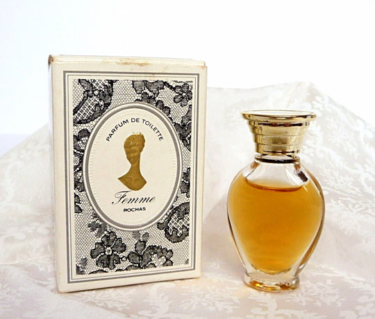 FEMME - PARFUM DE TOILETTE : AMPHORE LARGE SANS SERIGRAPHIE - BOUCHON DORE AVEC ETIQUETTE - LE COUVERCLE DE LA BOÎTE PORTE LE NOM DE LA PARFUMERIE AYANT OFFERT CETTE MINIATURE