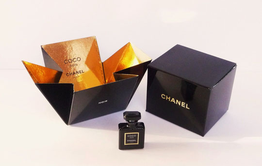 2012 - CHANEL - COCO NOIR - MINIATURE SORTIE DE SON ECRIN