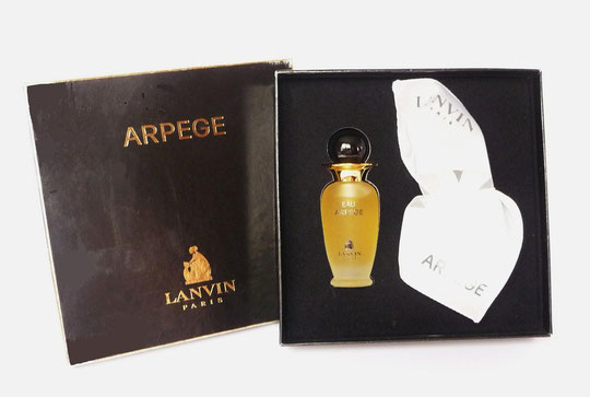 COFFRET ARPEGE CONTENANT : 1 FLACON DE SAC EAU ARPEGE ET UN MOUCHOIR SIGNE LANVIN 