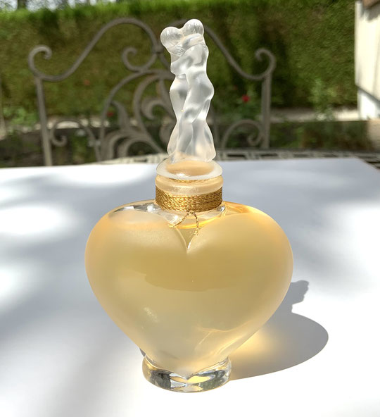 LALIQUE - FLACON "DES AMOURS", CRISTAL  SATINE - 1997