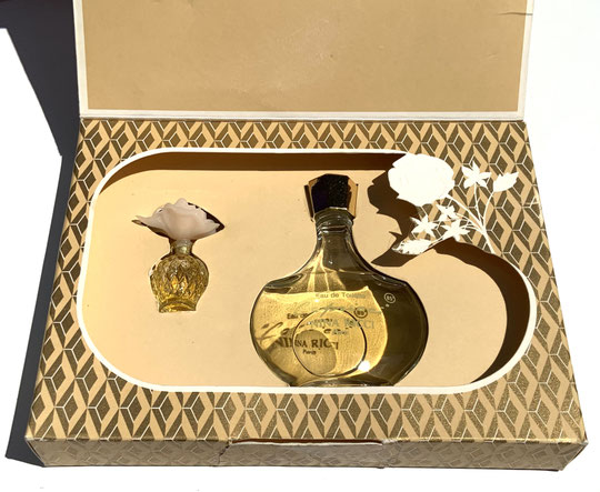 CAPRICCI - COFFRET OUVERT PRESENTANT UNE MINIATURE DE PARFUM ET UN FLACON AMPHORE EAU DE TOILETTE 25 ML