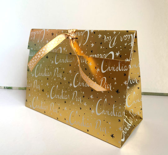DIOR - NOËL 2020 - POCHETTE DORE  VUE DE BIAIS
