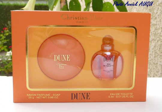 COFFRET DUNE POUR FEMME : UN SAVON PARFUME 25 GR. & 1 MINIATURE EAU DE TOILETTE 5 ML