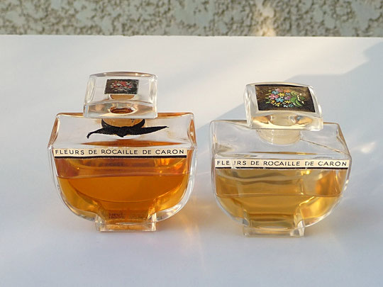 DEUX FLACONS VASQUE SANS BOÎTE - A NOTER LA DIFFERENCE DES ETIQUETTES SUR LES BOUCHONS EN VERRE
