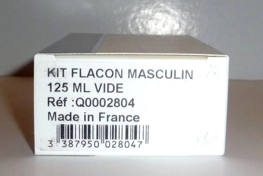 ETIQUETTE SIGNALETIQUE DU FLACON MASCULIN, SITUEE SOUS LA BOÎTE