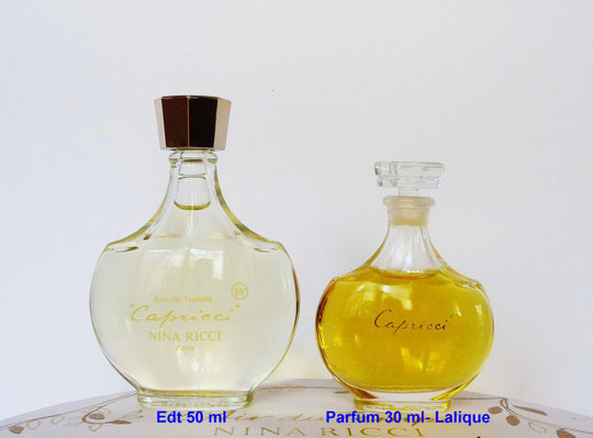 CAPRICCI : 1 FLACON AMPHORE SERIGRAPHIE BLANCHE CONTENANT EAU DE TOILETTE 50 ML & 1 FLACON AMPHORE BOUCHON EN VERRE AVEC PARFUM 30 ML, SIFGNATURE LALIQUE