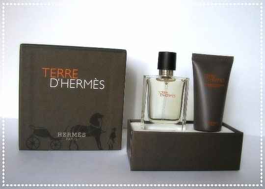 COFFRET TERRE D'HERMES CONTENANT : UNE MINIATURE SPRAY ET UN GEL DOUCHE PARFUME