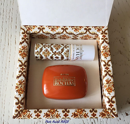 ROCHAS - COFFRET DE VOYAGE MADAME ROCHAS COMPORTANT : 1 SPRAY EAU DE PARFUM ET 1 SAVON PARFUME