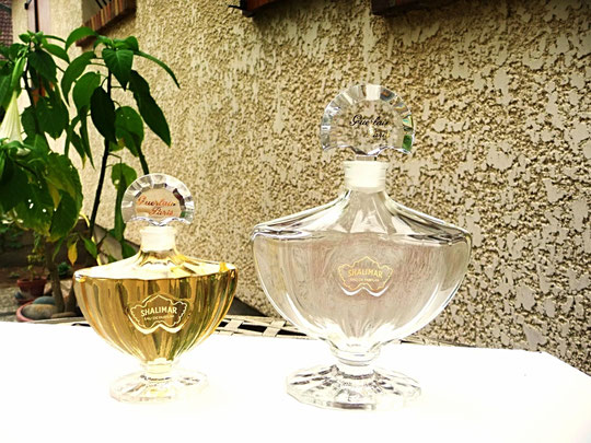 SHALIMAR - EAU DE PARFUM : 2 FLACONS AMPHORE EN CRISTAL DE BACCARAT  ENTIEREMENT TRANSPARENT