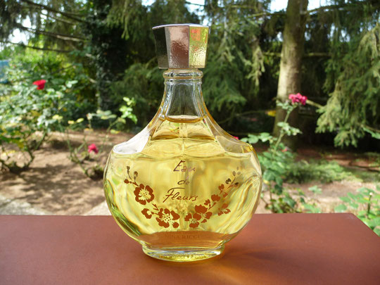 EAU DE FLEURS - FLACON AMPHORE EAU DE TOILETTE - GUIRLANDE DOREE EN "V" - SIGNE LALIQUE