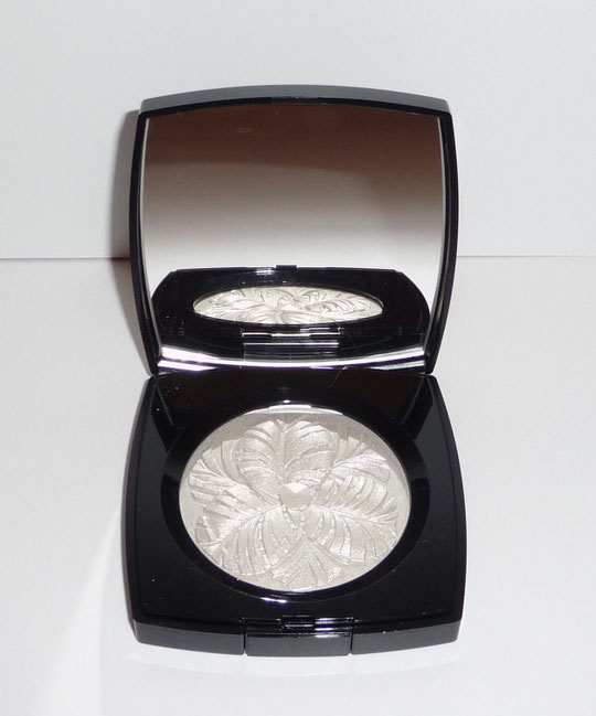 CHANEL - POUDRE CAMELIA DE PLUMES