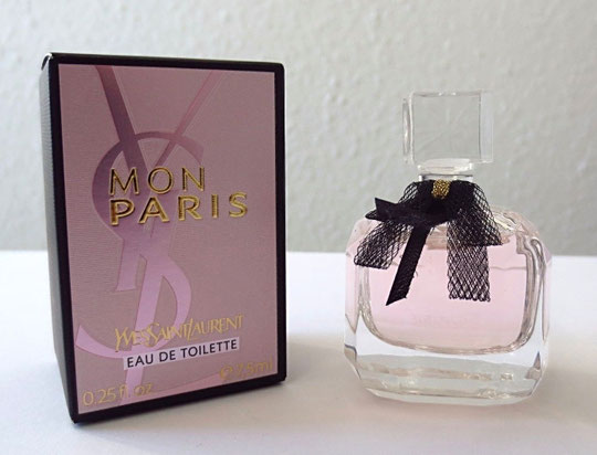 2017 - MON PARIS : VERSION EAU DE TOILETTE 7,5 ML, MINIATURE ORNEE D'UN NOEUD NOIR EN DENTELLE