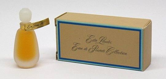 EAU DE PRIVATE COLLECTION - MINIATURE EN VERRE DEPOLI, ETIQUETTE DOREE AU COL