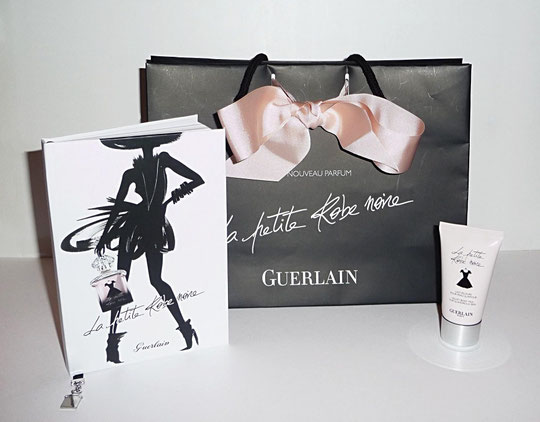 AGENDA LA PETITE ROBE NOIRE, POCHETTE AVEC NOEUD ROSE EN SATIN, CREME PARFUMEE POUR LES MAINS