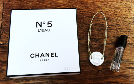 2021 - N° 5 L'EAU : PETITE CERAMIQUE MONTEE EN BRACELET ACCOMPAGNE D'UN TUBE ECHANTILLON