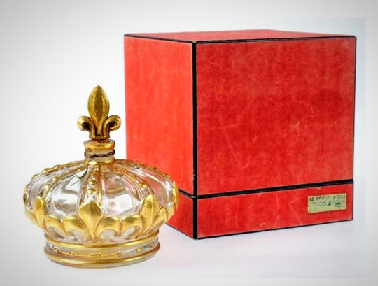 LE MÊME FLACON AVEC SA BOÎTE ROUGE