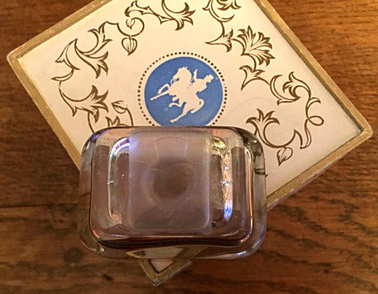 D'ORSAY - TROPHEE PARFUM 1941 - FLACON EN CRISTAL DE BACCARAT : LE BOUCHON LAISSE APPARAÎTRE L'EFFIGIE DU CHEVALIER D'ORSAY