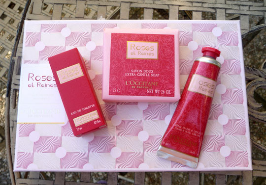 2018 - COFFRET ROSES ET REINES AVEC SON CONTENU.