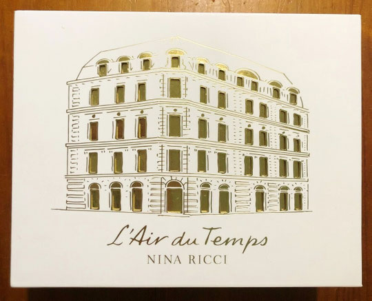 NOËL 2014 - COFFRET L'AIR DU TEMPS : CE COFFRET REPRESENTE LA MAISON NINA RICCI SITUEE A L'ANGLE DE L'AVENUE MONTAIGNE ET DE LA RUE FRANCOIS 1ER A PARIS
