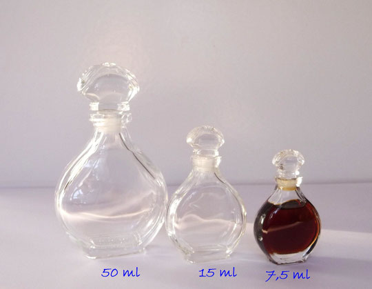 CARON - OR ET NOIR : 3 FLACONS DE TAILLE DIFFERENTE - BOUCHONS EN VERRE AVEC GUÊPES.