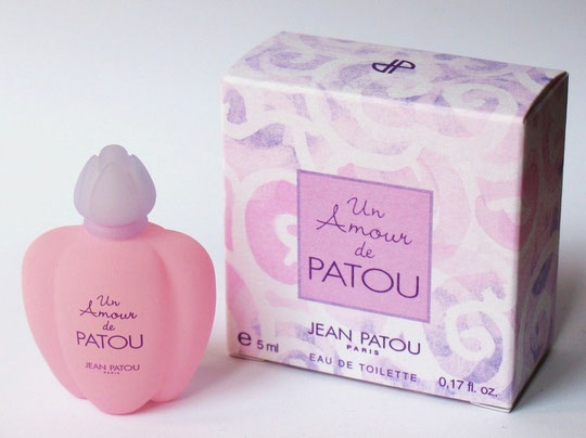 UN AMOUR DE PATOU : SUPERBE MINIATURE EN VERRE OPALIN ROSE : EAU DE TOIILETTE 5 ML