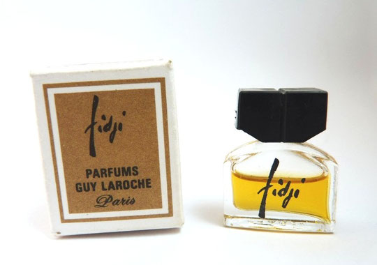 2)  FIDJI - PARFUM : PETITE MINIATURE ANCIENNE : AUCUNE CONTENANCE N'EST INDIQUEE - VARIANTE DANS LA PRESENTATION DE LA BOÎTE ET DE LA MINIATURE