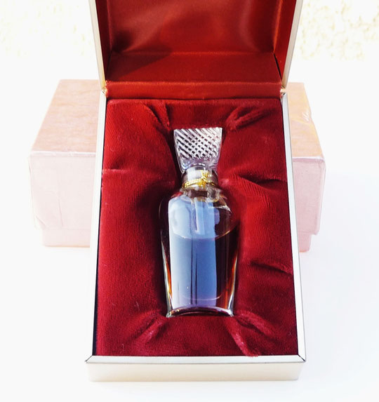 EUNECE - PARFUM PROVENANCE  DES U.S.A., DANS SON ECRIN