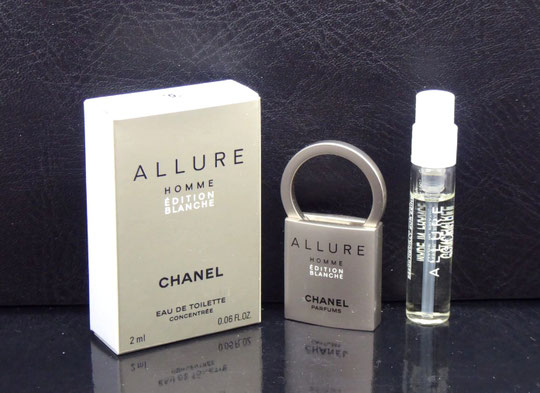 CHANEL - ALLURE HOMME EDITION BLANCHE : UNE BOÎTE CONTENANT UN ECHANTILLON EAU DE TOILETTE CONCENTREE 2 ML & UN PORTE-CLE