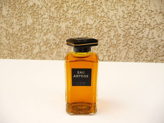 LANVIN JEANNE : EAU ARPEGE - BOUCHON BAKELITE SIGLE