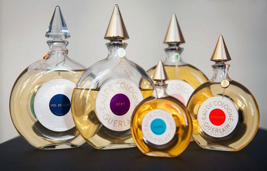 SERIE DE FLACONS DITS "PNEU" POUR DES FRAGRANCES DIVERSES