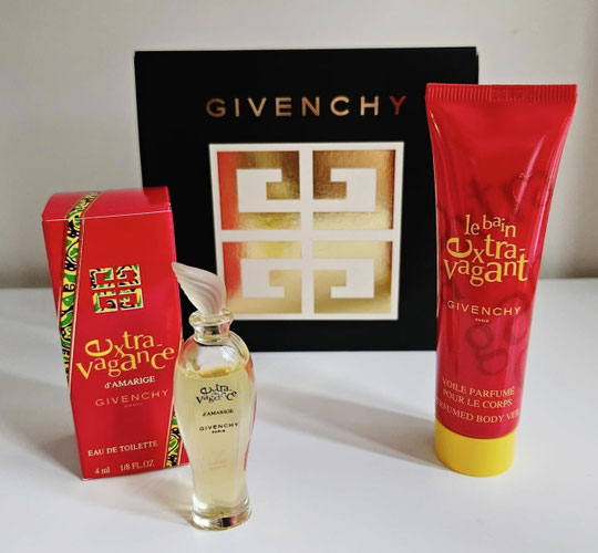 COFFRET EXTRAVAGANCE D'AMARIGE CONTENANT : UNE MINIATURE EAU DE TOILETTE 4 ML & GEL PARFUME POUR LE CORPS