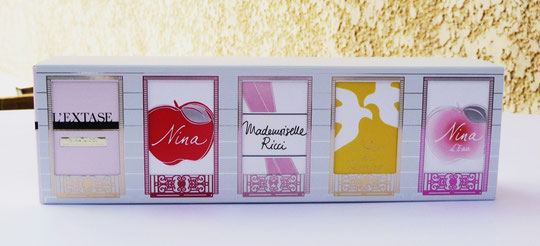 2015 - COFFRET CONTENANT 5 MINIATURES AVEC BOÎTES, DONT LA NOUVELLE FRAGRANCE L'EXTASE.