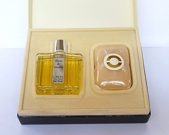 COFFRET CONTENANT : - 1 FLACON EAU DE TOILETTE 60 ML ET - 1 SAVON PARFUME
