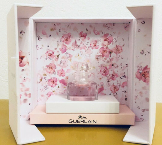 2021 - COFFRET MON GUERLAIN PRESENTE OUVERT : AVEC UNE MINIATURE A L'INTERIEUR