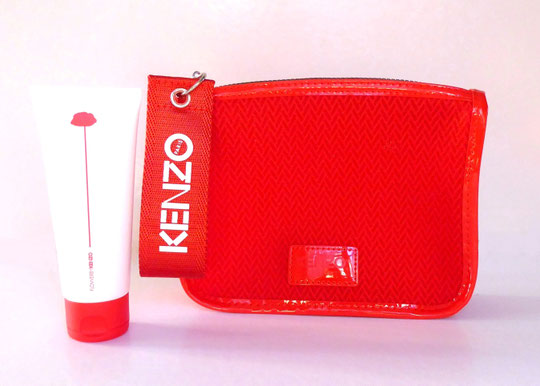 TROUSSE ROUGE EN TISSUS AVEC LAIT CORPOREL PARFUME