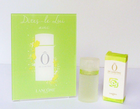 PRESENTATION 2017 - PRESENTOIR PLASTIQUE AVEC MINIATURE Ô DE LANCÔME