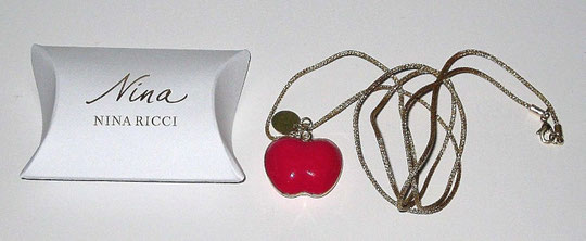2015 - LES DELICES DE NINA : PENDENTIF EN FORME DE POMME