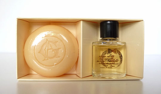 COFFRET EAU DE CHARLOTTE PRESENTE OUVERT
