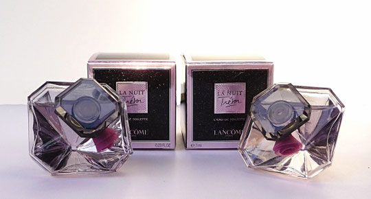 2017 - LA NUIT TRESOR - EAU DE TOILETTE 7 ML : 2 MINIATURES IDENTIQUES ORNEES D'UNE ROSE ROSE PÂLE