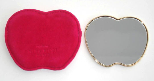 NINA RICCI - MIROIR EN FORME DE COEUR DANS POCHON ROUGE